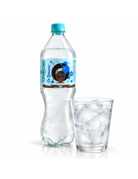 Tomarchio La Gassosa fles met glas en ijs