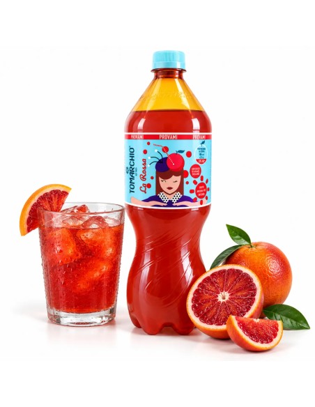 Tomarchio La Rossa met een glas aranciata en bloedsinaasappels