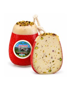 Caciobufala del Vesuvio aux pistaches avec fromage entier et coupe montrant les morceaux de pistaches dans la pâte